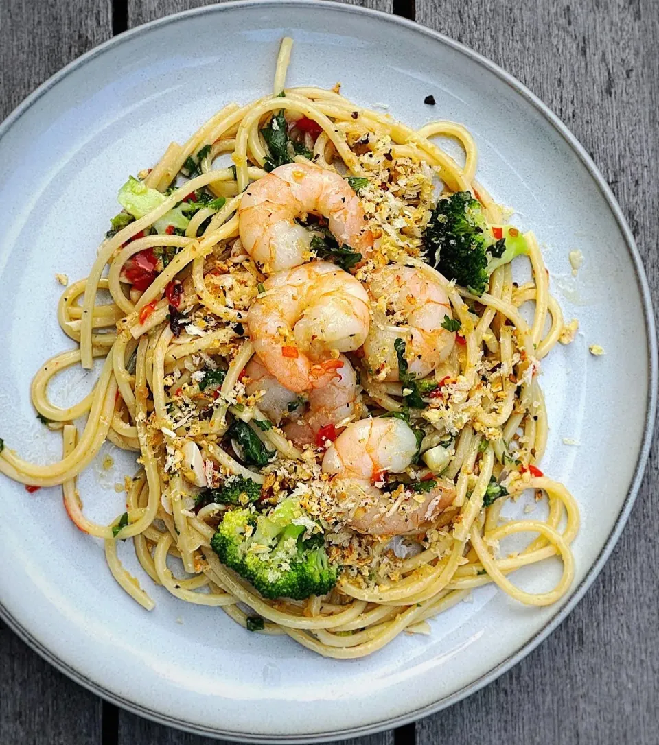 Prawn aglio olio, garlic breadcrumbs|12Dragonさん