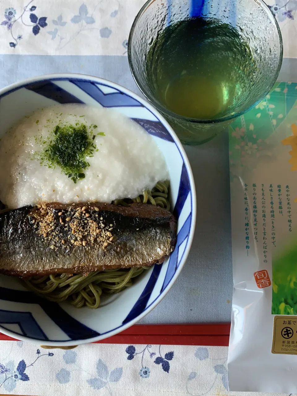 Snapdishの料理写真:冷凍してた北海道展のニシンとトロロの茶蕎麦❣️|tamemitiさん