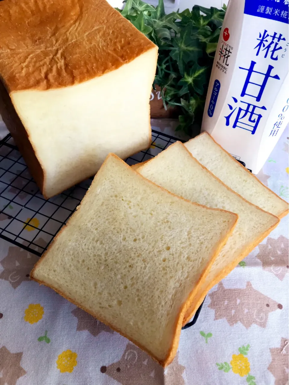 Snapdishの料理写真:ちょっとカクカクしちゃった角食パン🍞|あやちゃんママさん