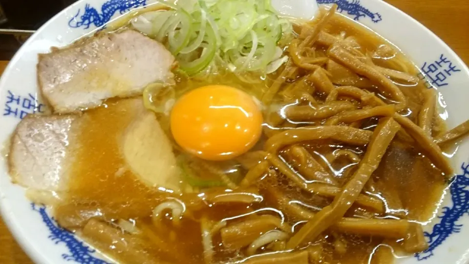 【1956年創業】
中華そば 共楽
竹の子そば（葱多め、950円）
＋麺特盛（100g、100円）
＋生卵（50円）
＠銀座2分、銀座一丁目 、東銀座
（JR有楽町駅から6分）
21115|大脇さん