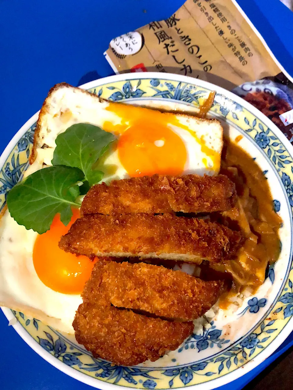 カリフラワーライスに豚ときのこの和風だしカツカレー　卵のせ|Syonaさん