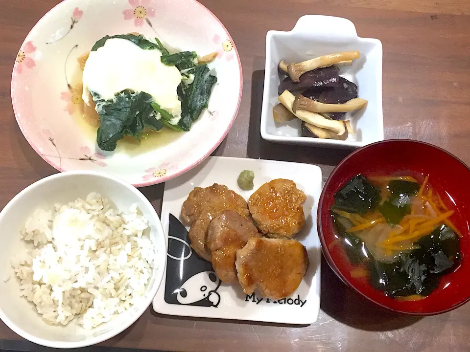 Snapdishの料理写真:豚の照り焼き 玉ねぎと人参の中華スープ なすとエリンギのポン酢和え 車麩とほうれん草の巣ごもり卵|おさむん17さん