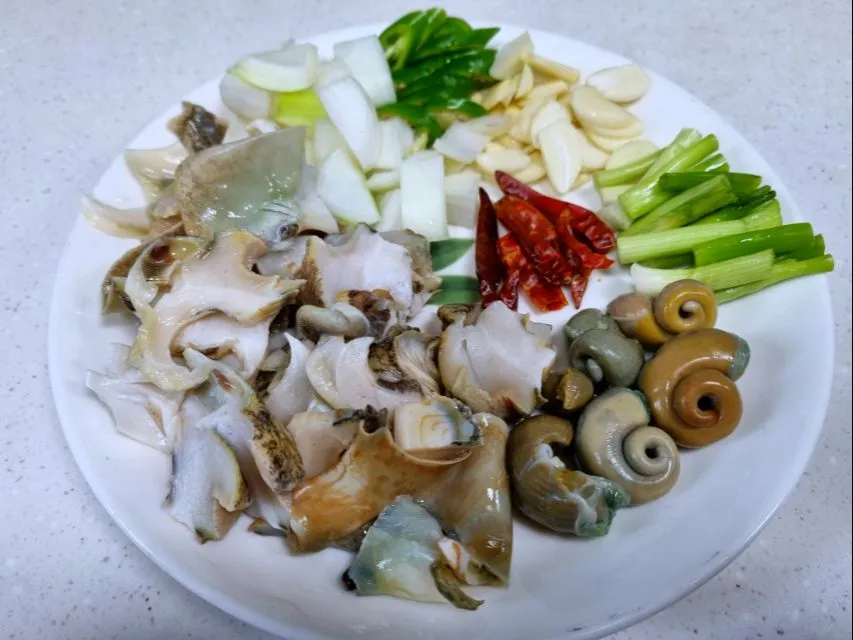 Snapdishの料理写真:saute oyster snails|steven z.y.さん