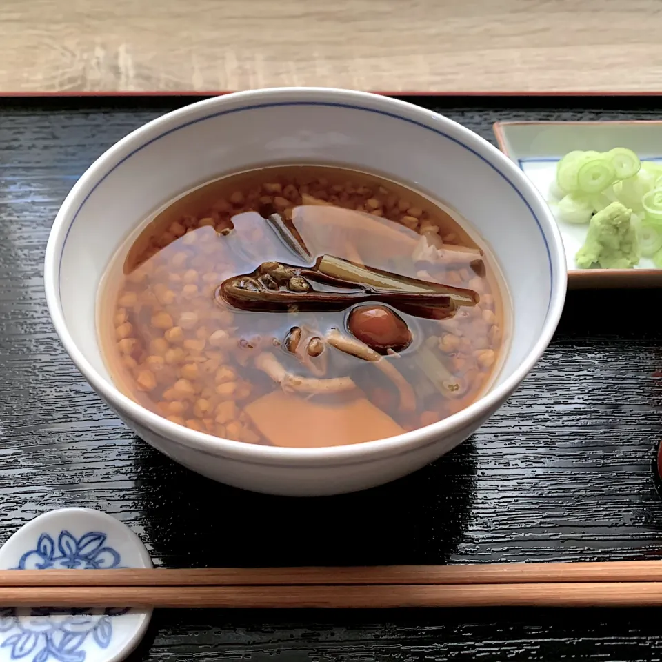 Snapdishの料理写真:山菜の醤油煮で そばの実の冷たい山菜そば|まる(丸大豆)さん