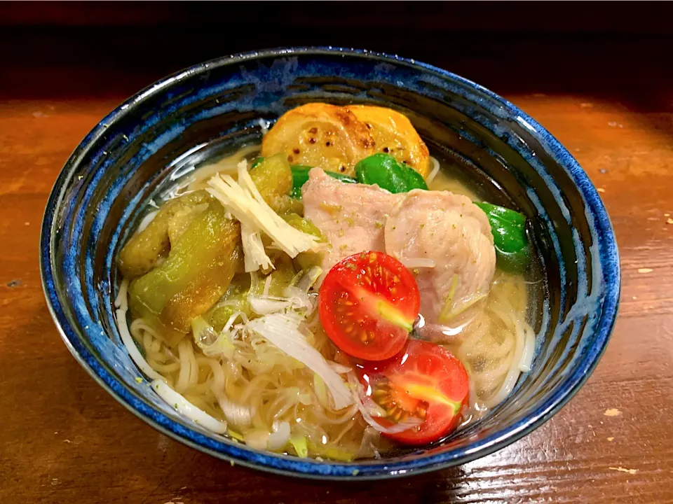 Snapdishの料理写真:焼き茄子と鶏むねのそうめん|半田手延べそうめんの店 阿波や壱兆さん