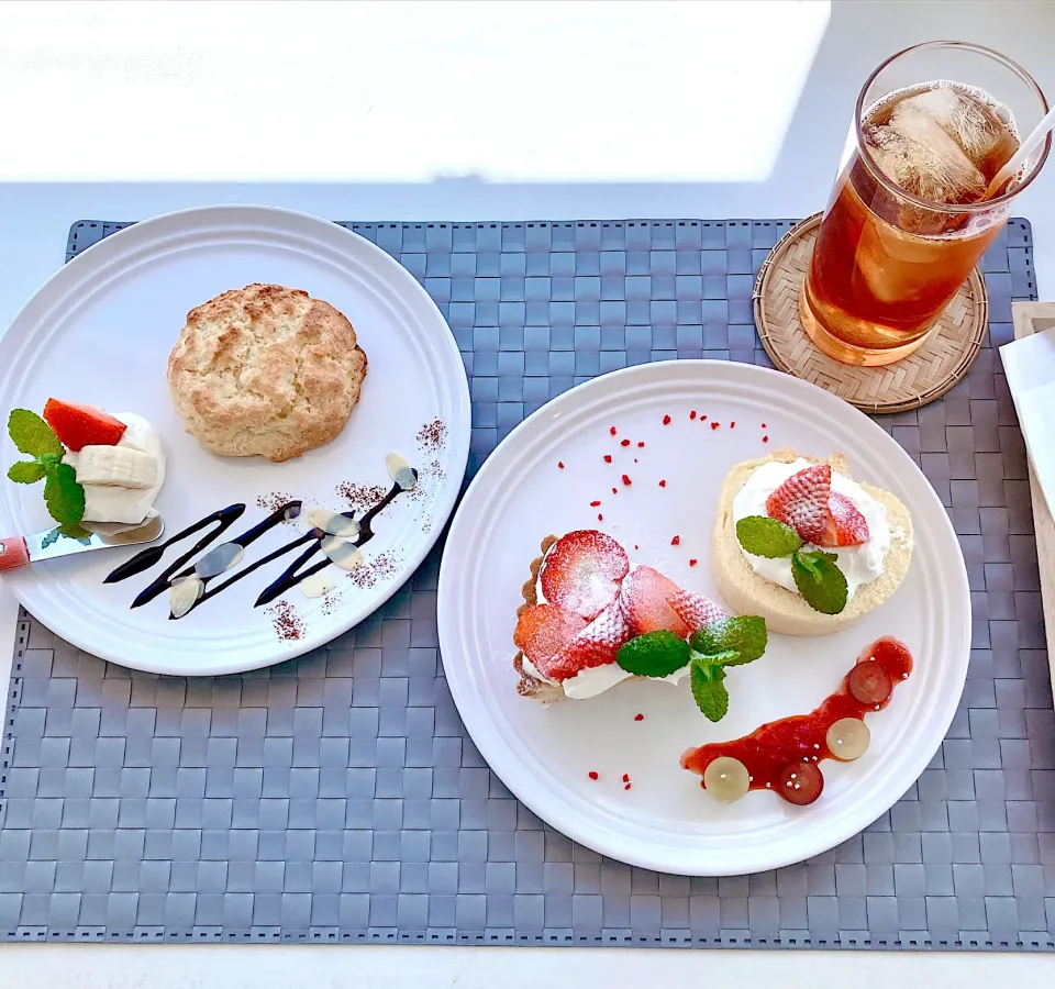 カフェ巡り☕️ニセコの「Hana」の苺タルト🍓苺ロールケーキ🍓スコーンとマンゴーアイスティー|Happy suzumeさん