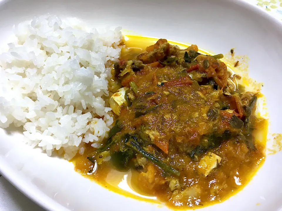 Snapdishの料理写真:しょうがどっさり鯖缶トマトカレー|こいちさん