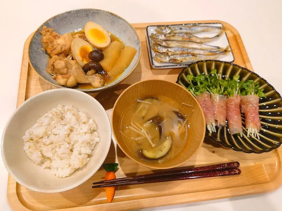 鶏手羽と大根の煮物、ししゃも、かいわれ大根の生ハム巻き、味噌汁|sorsmdさん