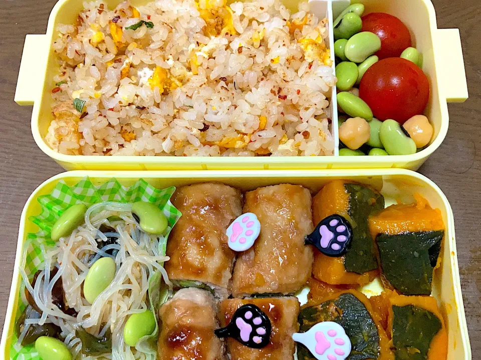 Snapdishの料理写真:炒飯とアスパラ肉巻き弁当|料理嫌いを直したいさん