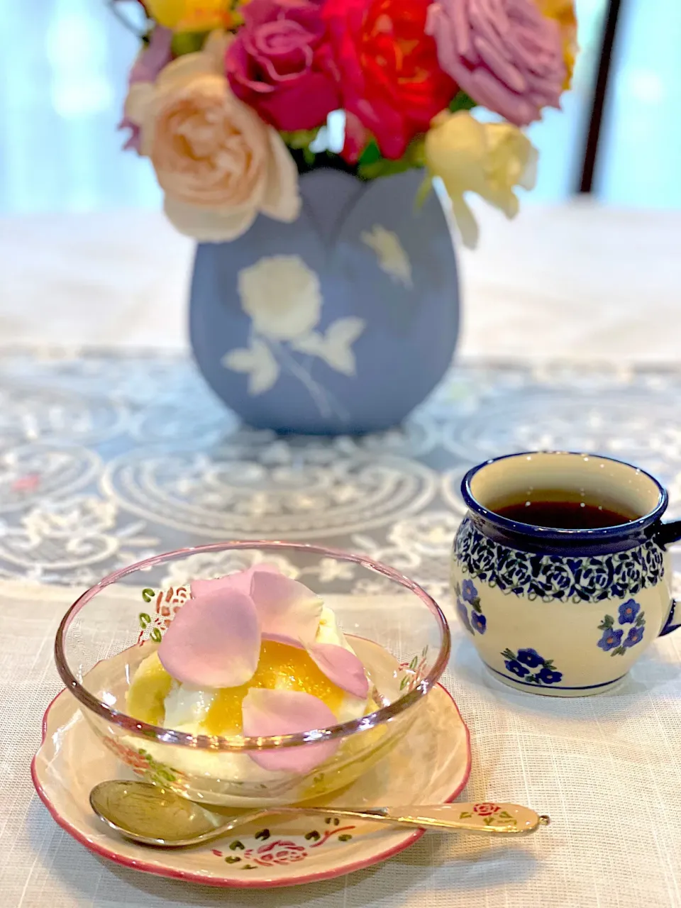 6月2日はローズの日🌹　朝からバラの花びらを食べました🌹|Seikoさん