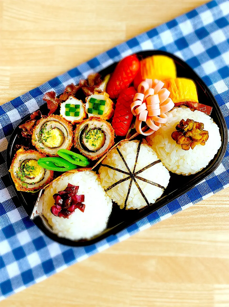 Snapdishの料理写真:おにぎり弁当🍱|いぶさん