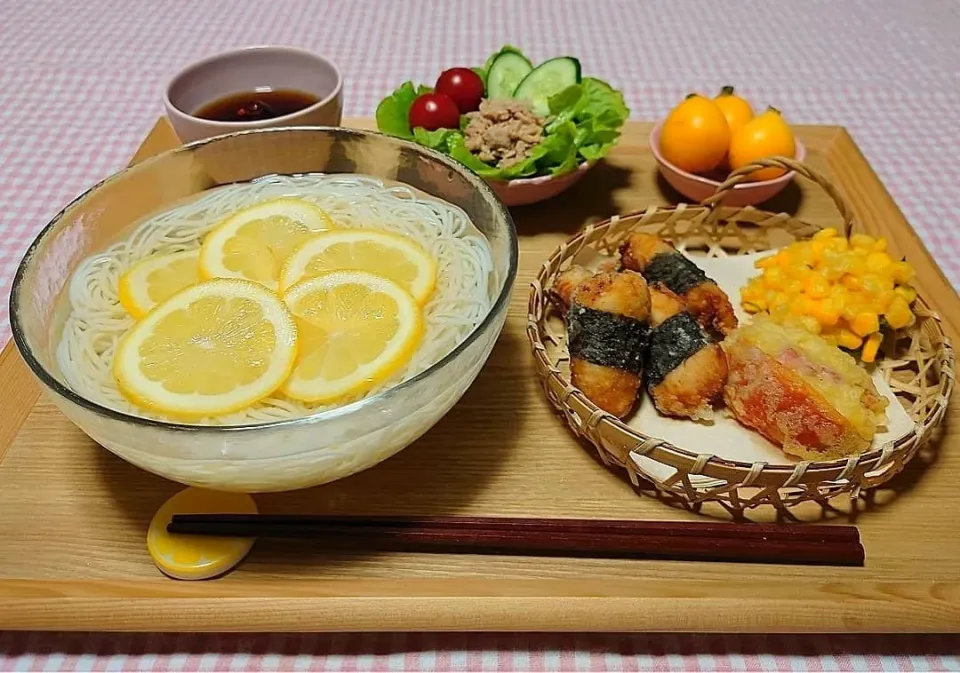 ❁レモンそうめん🍋
❁鶏むね肉の磯辺揚げ
❁トマトとベーコンのかき揚げ
❁とうもろこしと大葉のかき揚げ
❁ツナサラダ
❁自家製びわ|みかんちょこさん