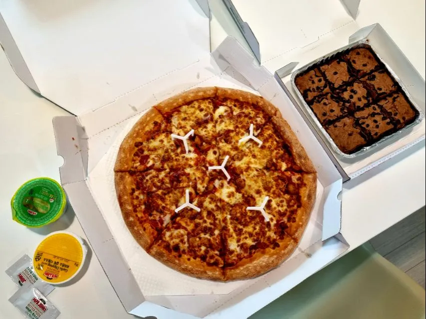 Papa John's Pizza with sausage and pepperoni/Papa John's brownies|steven z.y.さん