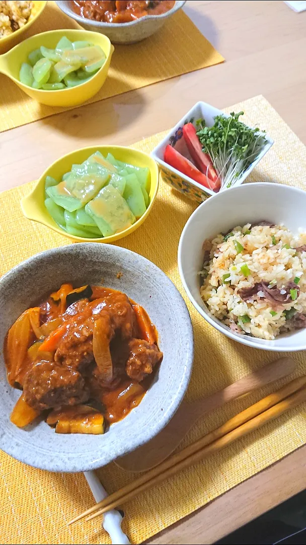 牛リブロースのボルシチ風
牛こま切れの炒飯
さしみこんにゃくの酢みそ添え
スーパースプラウトとトマト|A-YA-YA-YAさん