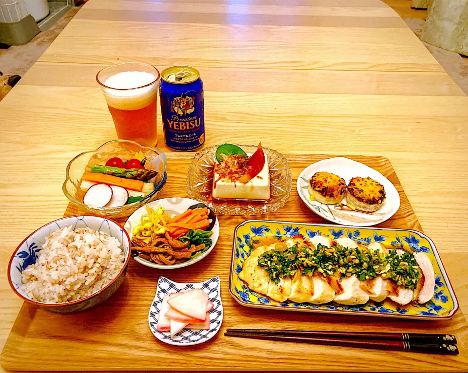 今日の夕食　若鶏の蒸し焼き 香味だれかけ　長芋の味噌チーズ焼き　水キムチ　ナムル　桃色かぶの酢漬け　冷奴　もち麦ごはん|ふわ猫はなちゃんさん