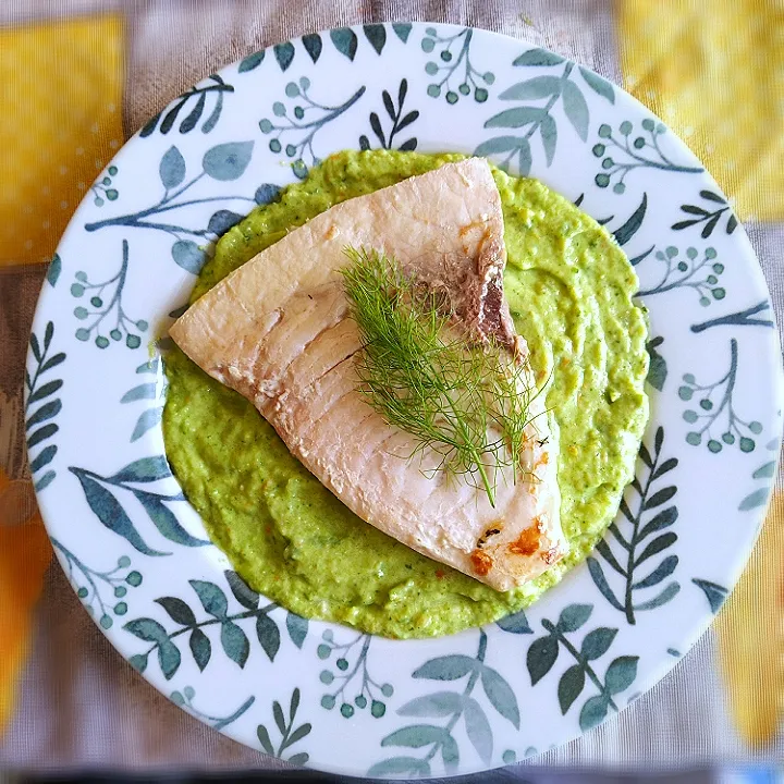 Pesce spada su crema di zucchine yogurt greco e fiori di zucchina 😋|Erica DeVancartierさん