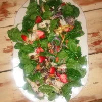 Baby Spanish and Strawberry Salad with Pear|Lee Marvinさん