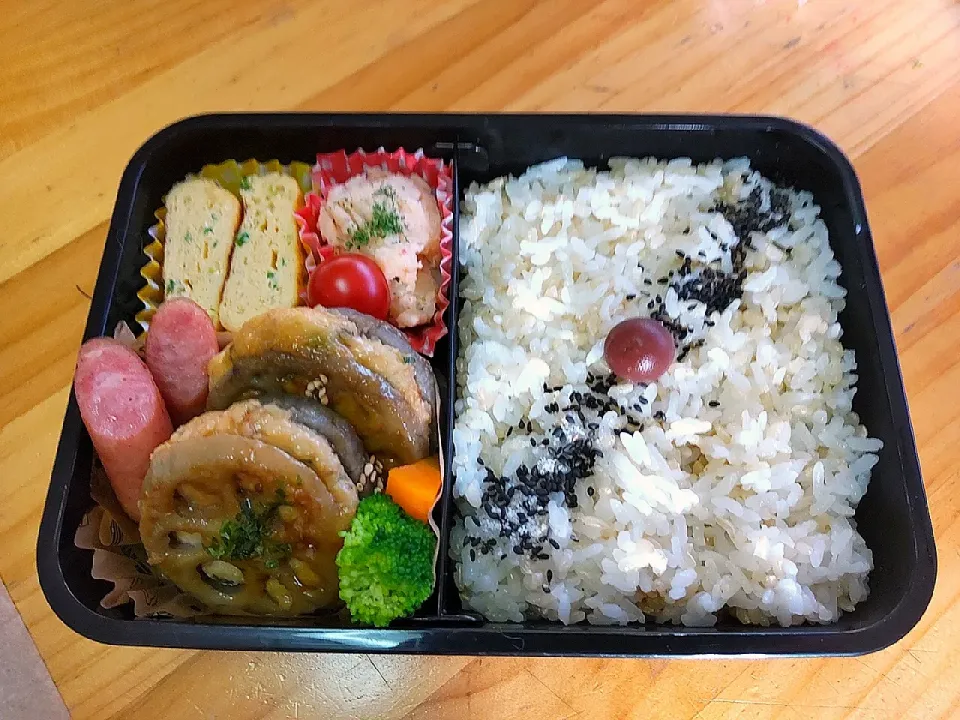 今日の長男さんのお弁当　レンコンはさみつくね弁当|ペコちゃんさん