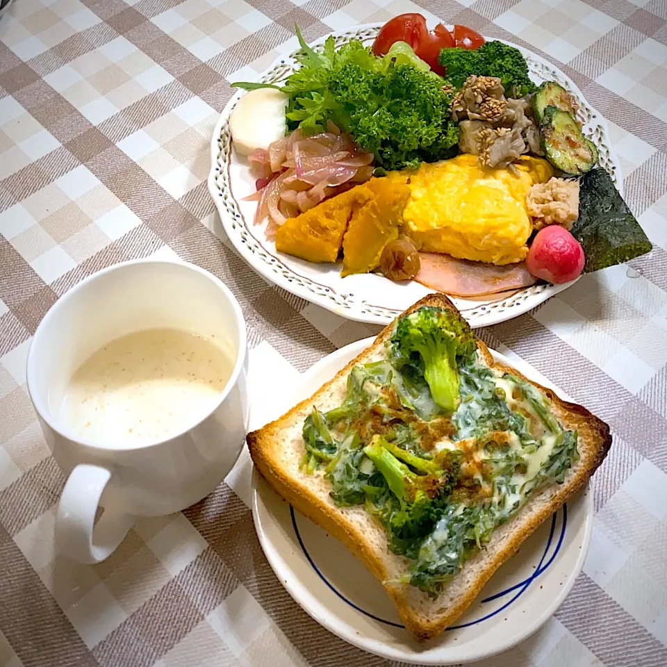 今日の朝ごはん★春菊とブロッコリーの豆乳チーズクリームトースト|riko30294さん