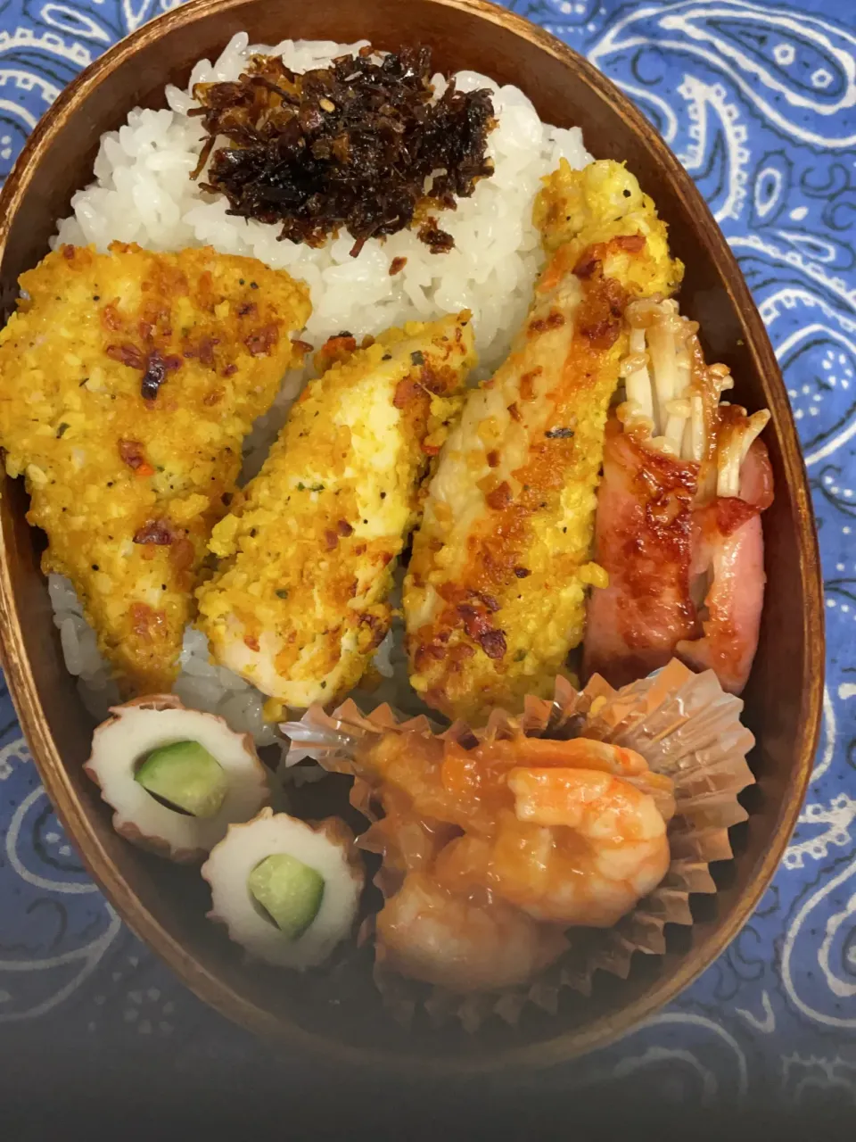 Snapdishの料理写真:胸肉カレーパン粉焼き、えのきベーコン、エビチリ、ちくわきゅうり|ちあぽんさん