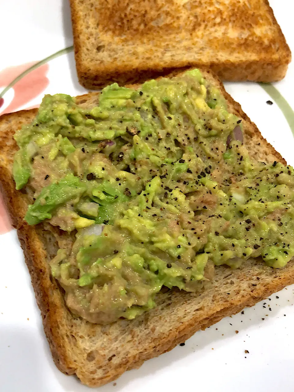 Avocado tuna open faced sandwich|Amy Aliyyaさん