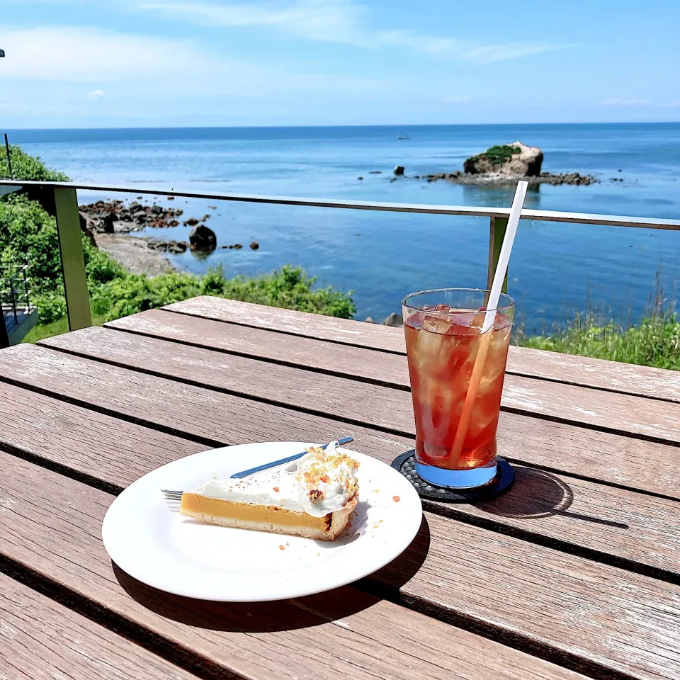 カフェ巡り☕️室蘭市の海カフ〜宮越屋珈琲のアイスティーとカボチャのタルト🥧|Happy suzumeさん