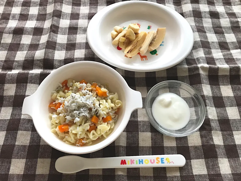 【離乳食】しらすのにんじんの和風パスタ、バナナ、ヨーグルト|sayaさん