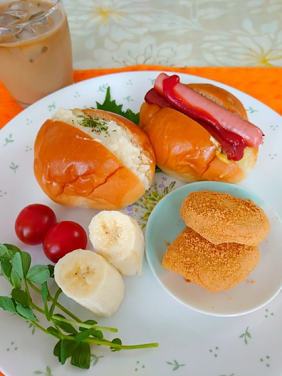 ミニドッグのランチ
きな粉餅も添えて|🍒ふみりん🍒さん