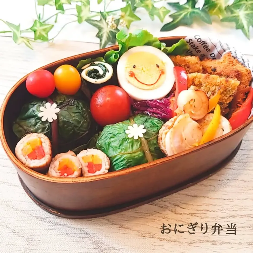 Snapdishの料理写真:今日のお弁当。スイスチャードおにぎり🍙
サンマのカレーフライ。ホタテとパプリカのバジル炒め。|yoshiyoshiさん