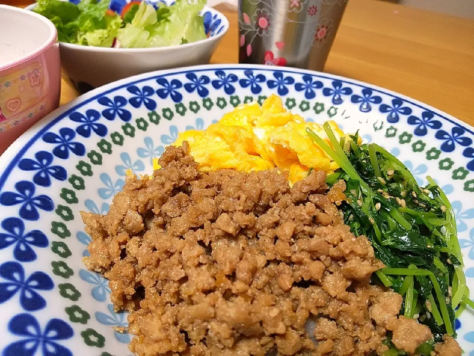 三色丼➰5歳さんご飯😺💕|みおさん