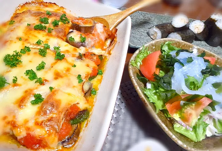 茄子とズッキーニのトマトソース
グラタン

ワカメと蒟蒻サラダ🥗|びせんさん