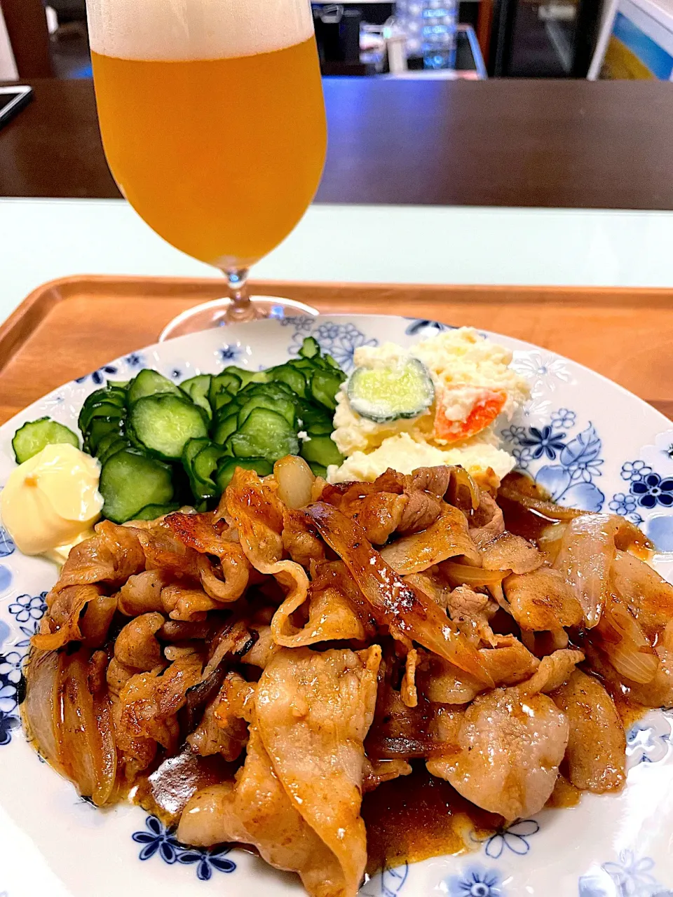 豚バラ生姜焼きで生ビール🍺|流線形さん