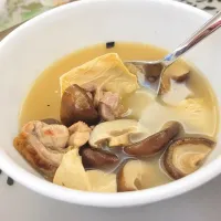 Snapdishの料理写真:香菇腐皮雞湯|Tinaさん