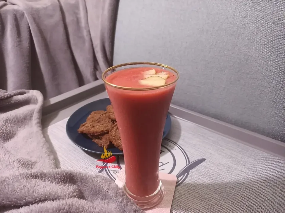 Strawberry Apple SMOOTHIE🍓|Pepper n Chillyさん