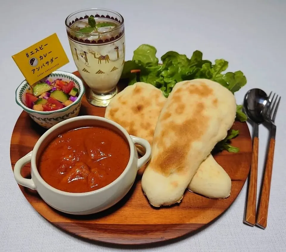 ❁バターチキンカレー
❁手作りナン
❁カチュンバル(インド風スパイシーサラダ)
❁レモングラスティー🍋|みかんちょこさん