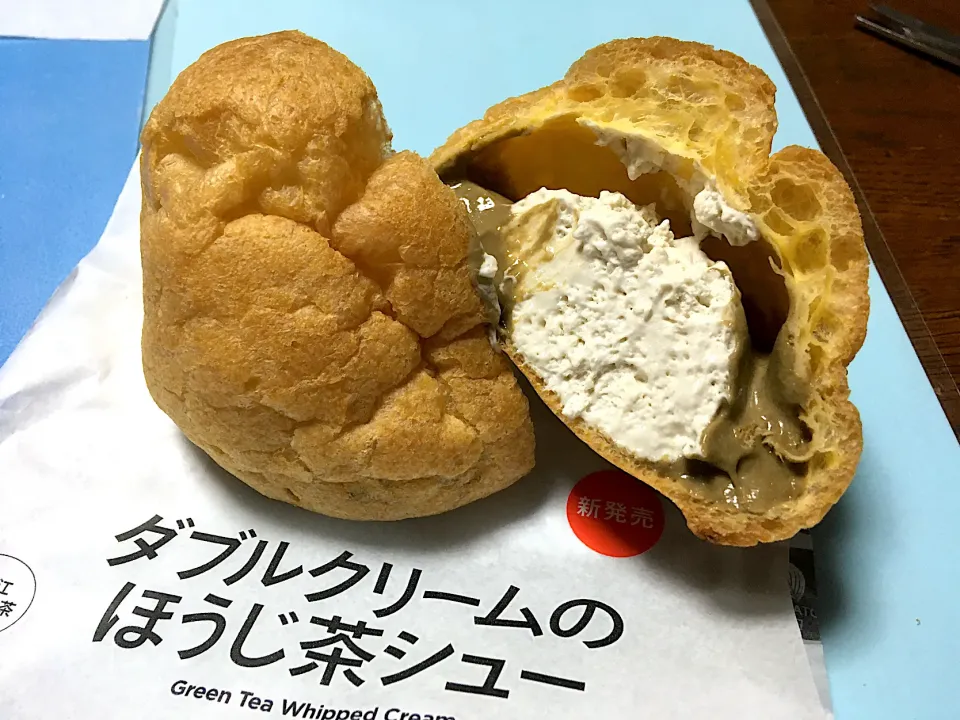 Snapdishの料理写真:ダブルクリームのほうじ茶シュー|はっちぃさん