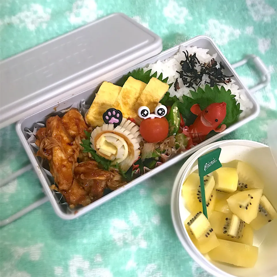 JK1弁当🍱〜ポークチャップ・明太玉子焼き・オクラお浸し・チーチクくるくる・ソーセー人・ゴールデンキウイ|華恋さん