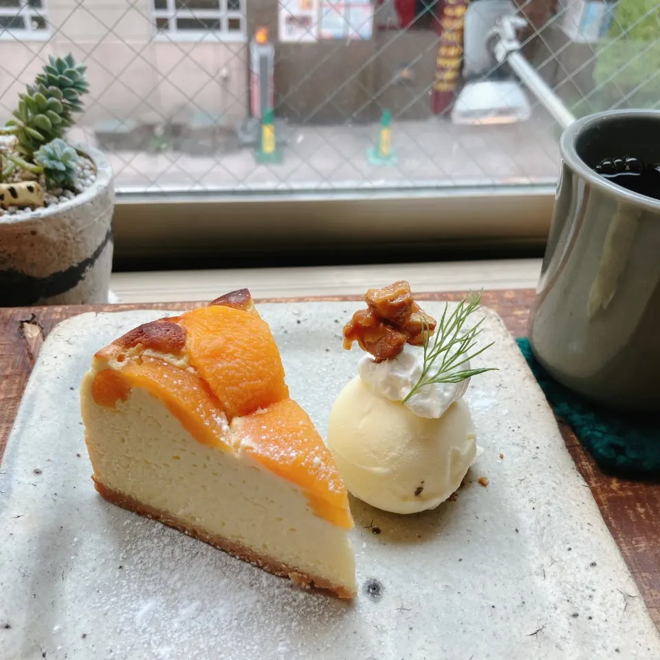 びわと生姜のチーズケーキ🍰☕️|ちゃみこさん