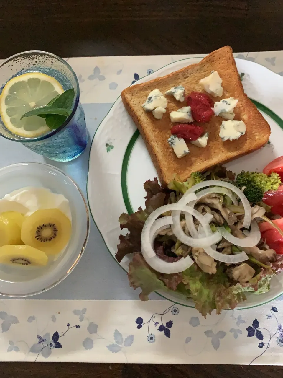 大阪の今朝は雨☔️だから爽やかな朝食を❣️|tamemitiさん