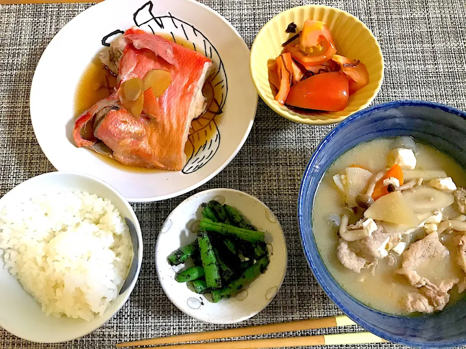 Snapdishの料理写真:金目鯛の煮付け　豚汁定食|おーたけさん