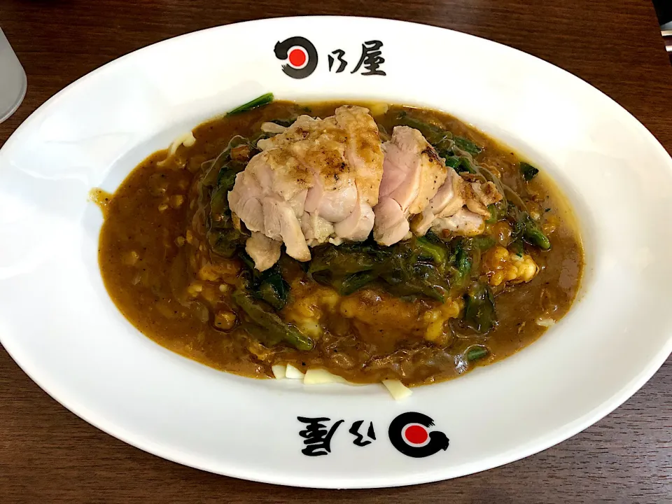 チキンカレー(七分盛)にほうれん草とチーズトッピング|しのぶさん