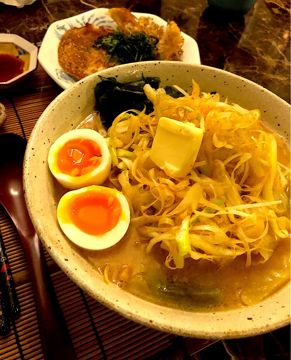 味噌バタラーメン🍜が食べたくなって。。。キャベツと葱いっぱい❣️|💍ごはん🍚さん