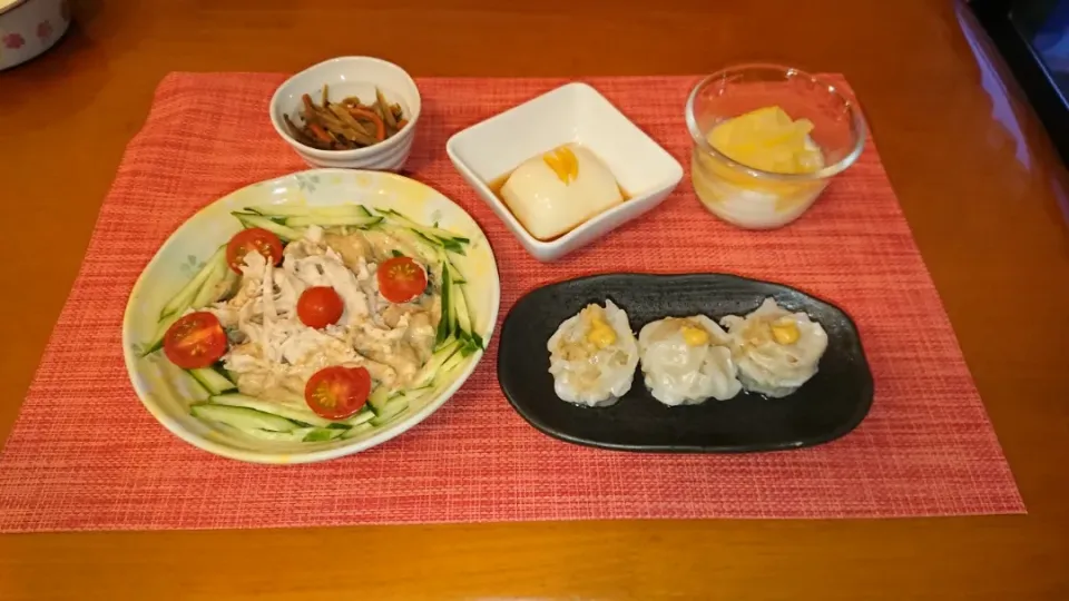 Snapdishの料理写真:☆棒々鶏
☆シューマイ
☆ゆず豆腐
☆きんぴら
☆ヨーグルト|chikakoさん