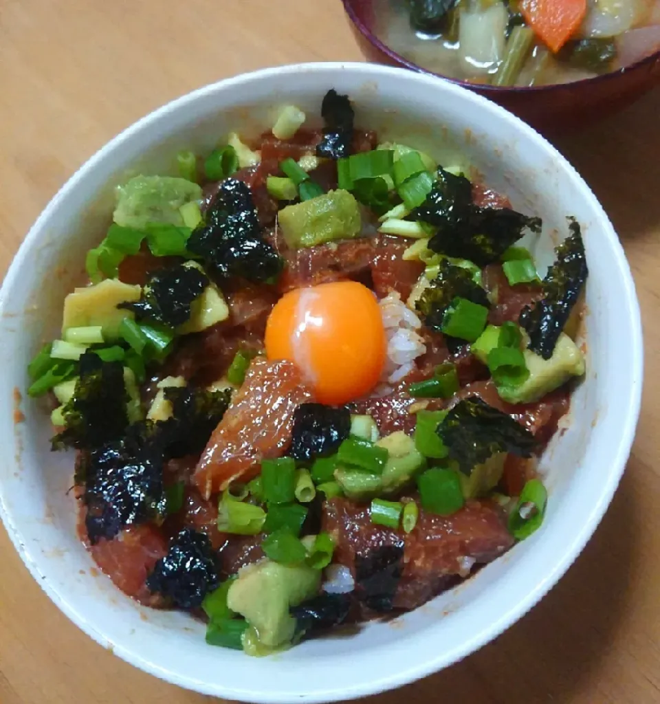 Snapdishの料理写真:天然ぶりのユッケ丼|よしみさん