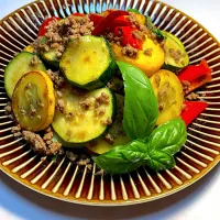 ズッキーニと挽肉のバジル炒め