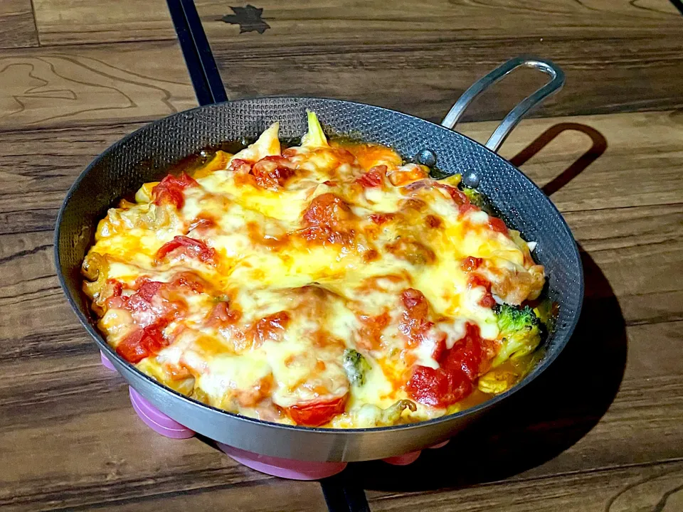 Snapdishの料理写真:ニトリのグリルパンでチキンと野菜のトマトチーズ焼き|せいせいさん