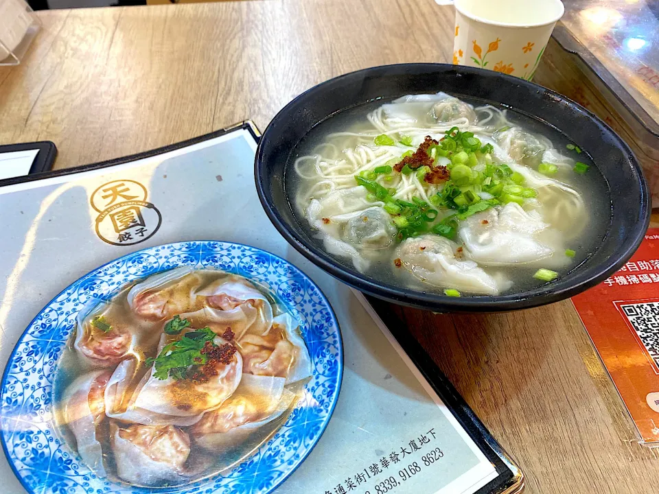 Pork dumplings noodles|skyblueさん