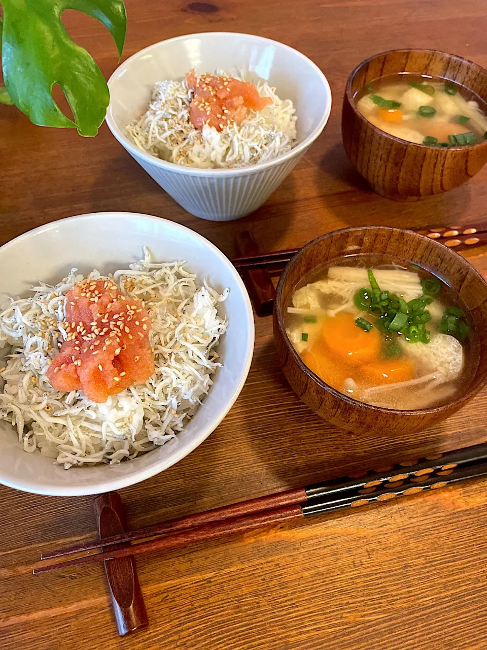 たらことしらす丼、野菜とお揚げのお味噌汁|ＭＡＲＵＥ家の食卓さん