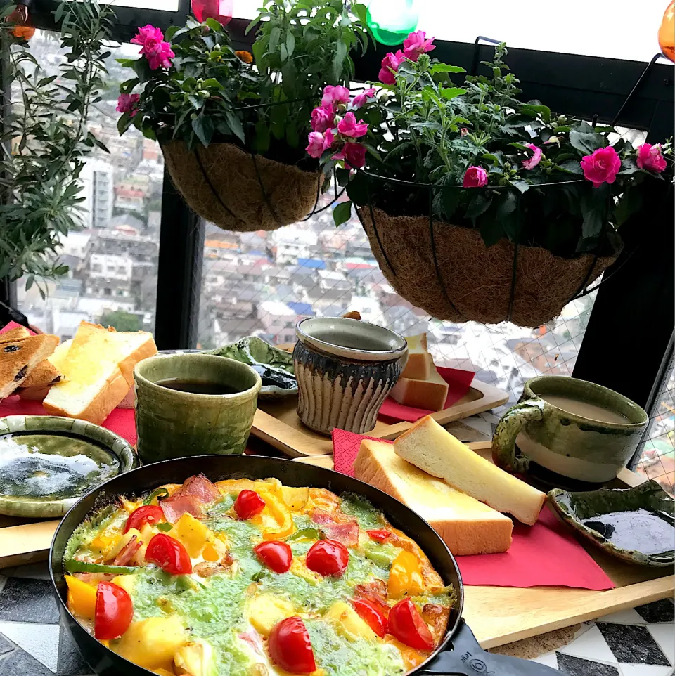 ベーコンと野菜たっぷりオムレツ　銀座に志かわ食パン|izunさん