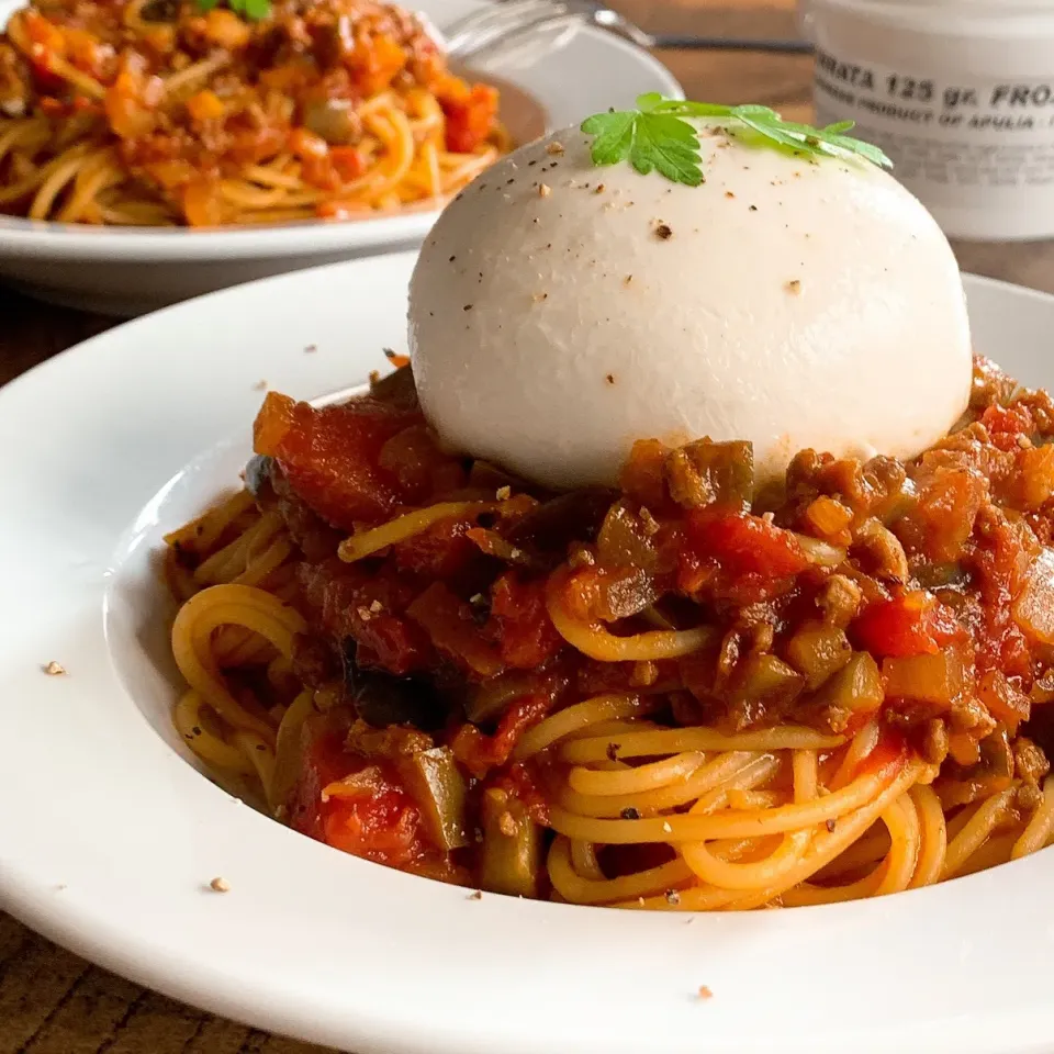 ブッラータ・ボローネーゼ🍝|ユッキーさん